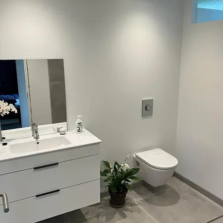 Newly Renovated House In Beautiful Hyllingeriis! Casa de Férias